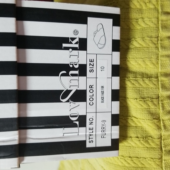 Lov Mark Black Faux Fur Slippers NIB - Picture 7 of 8